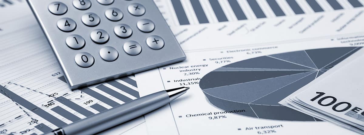 Papeles y calculadora